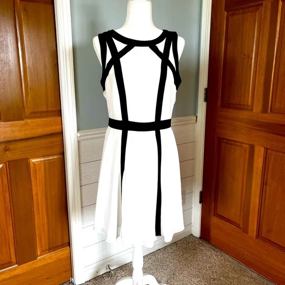 Stunning Banana Republic Black & White Color Blick Strappy Dress size 8 - Picture 2 of 8